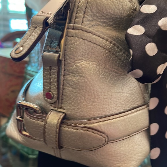 Tignanello since 1999 silver leather purse in great condition inside and out. - Picture 12 of 13